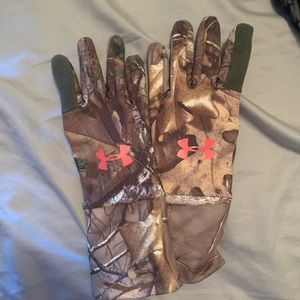 UA Camo gloves